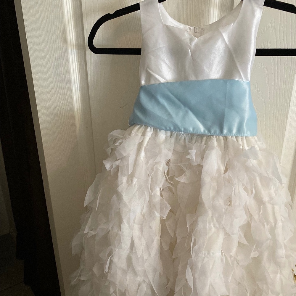 COPY - BLOSSOM SIZE 5 GIRLS FLOWER GIRL DRESS BLUE WHITE WORN ONCE LOT989